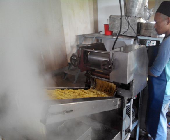 Mi diproses di tapak kilang sementara